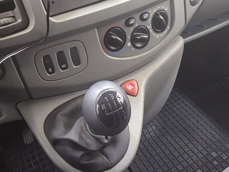 Opel Vivaro vaihtoauto