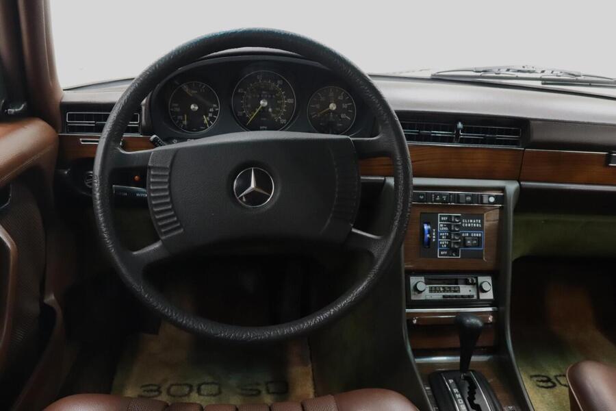 Mercedes-Benz 300 vaihtoauto