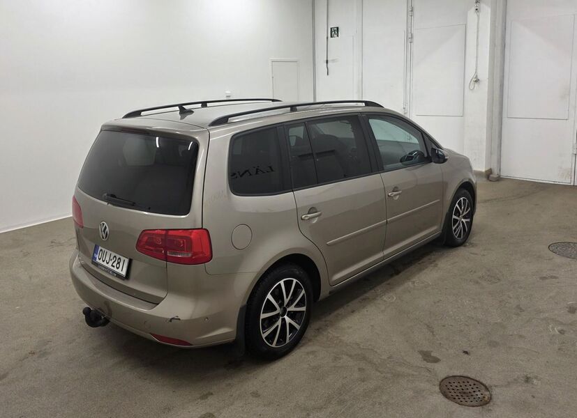 Volkswagen Touran vaihtoauto