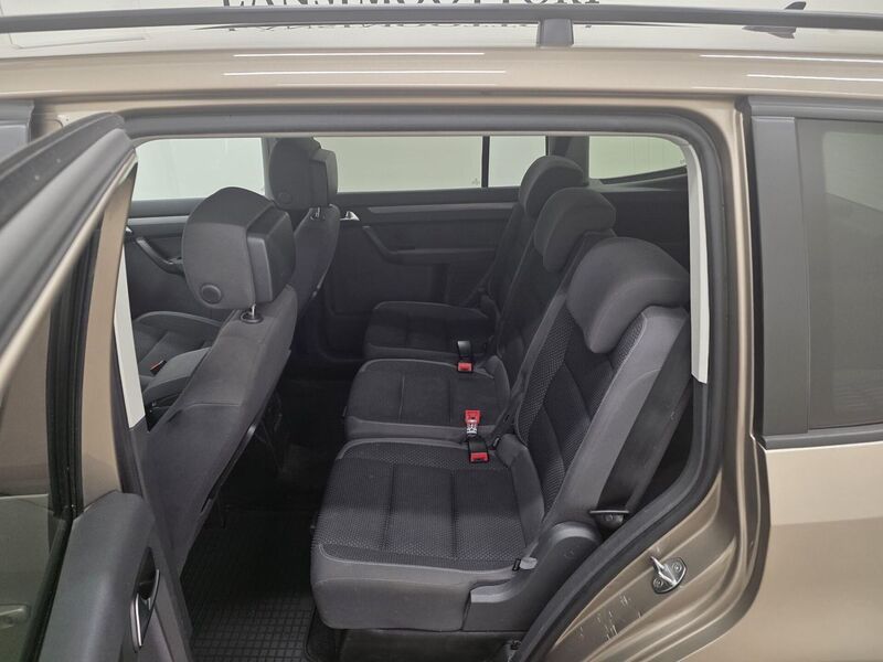 Volkswagen Touran vaihtoauto