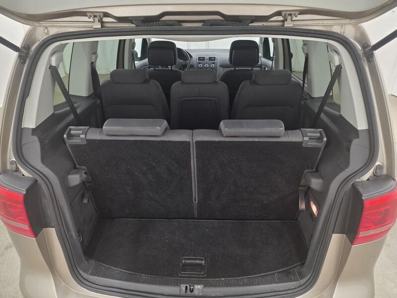 Volkswagen Touran vaihtoauto