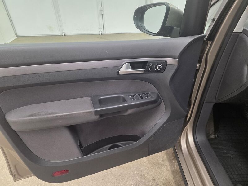 Volkswagen Touran vaihtoauto