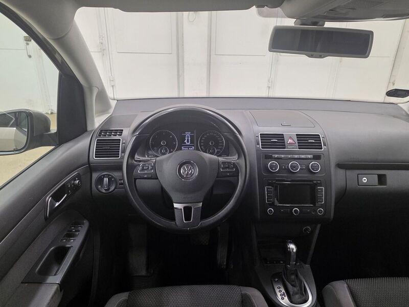 Volkswagen Touran vaihtoauto