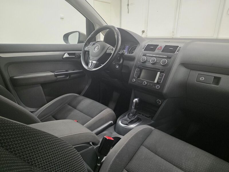 Volkswagen Touran vaihtoauto