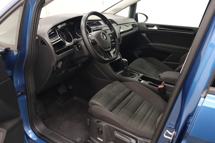 Volkswagen Touran vaihtoauto