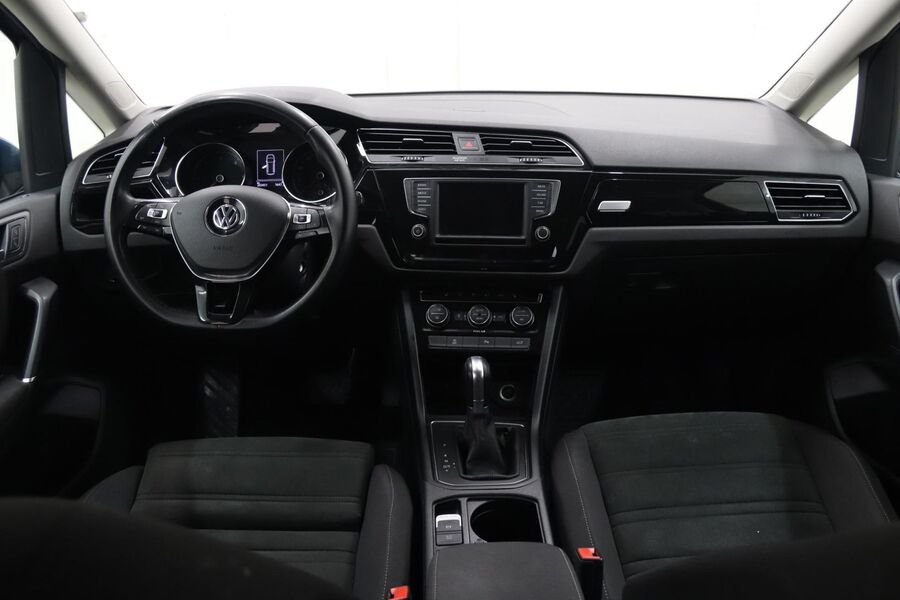 Volkswagen Touran vaihtoauto