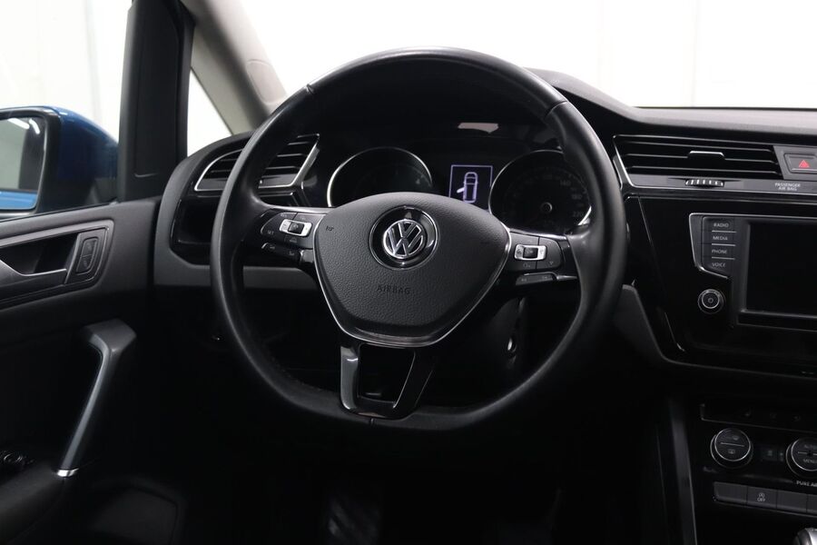 Volkswagen Touran vaihtoauto