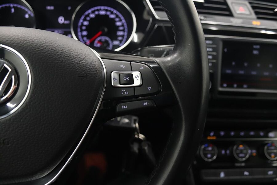 Volkswagen Touran vaihtoauto