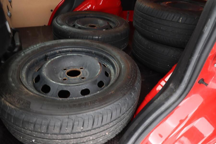 Ford Transit Courier vaihtoauto