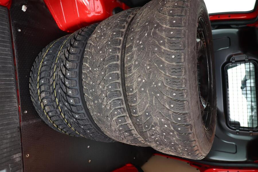 Ford Transit Courier vaihtoauto