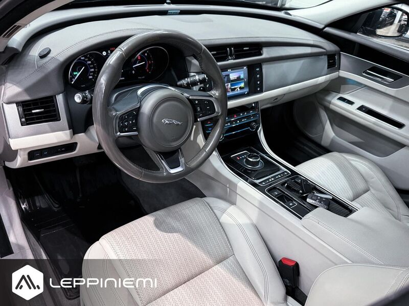 Jaguar XF vaihtoauto