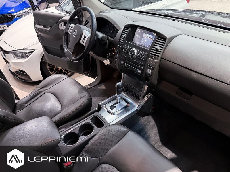 Nissan Navara vaihtoauto