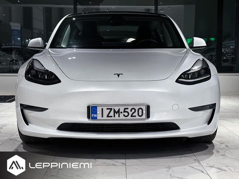 Tesla Model 3 vaihtoauto
