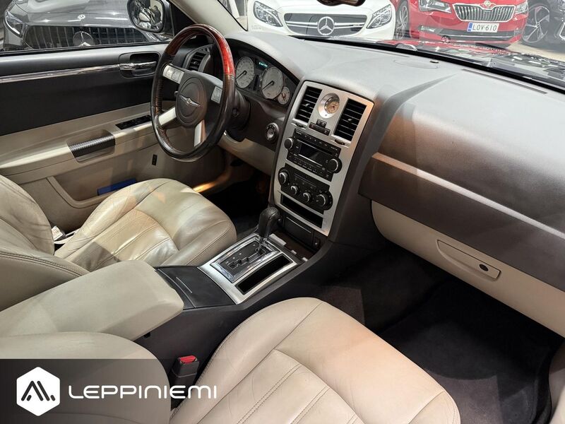 Chrysler 300C vaihtoauto