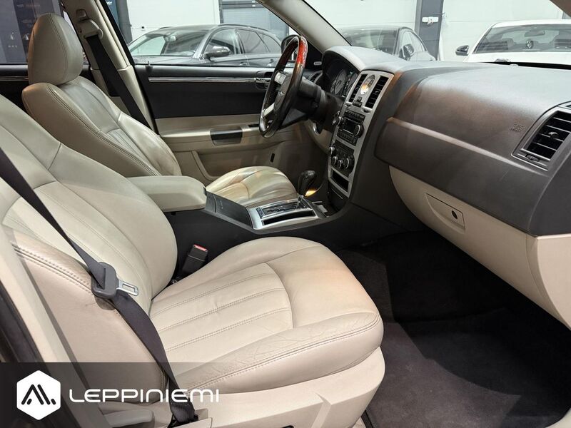 Chrysler 300C vaihtoauto