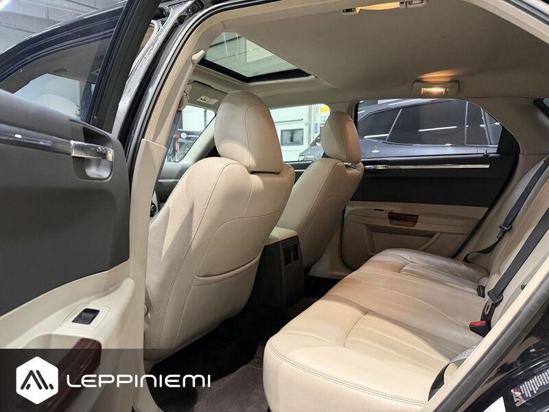 Chrysler 300C vaihtoauto