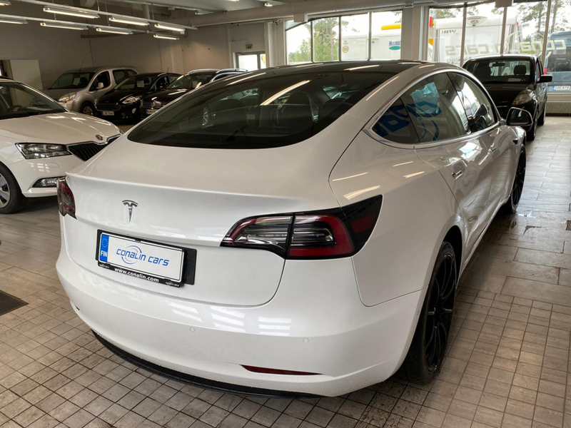 Tesla Model 3 vaihtoauto
