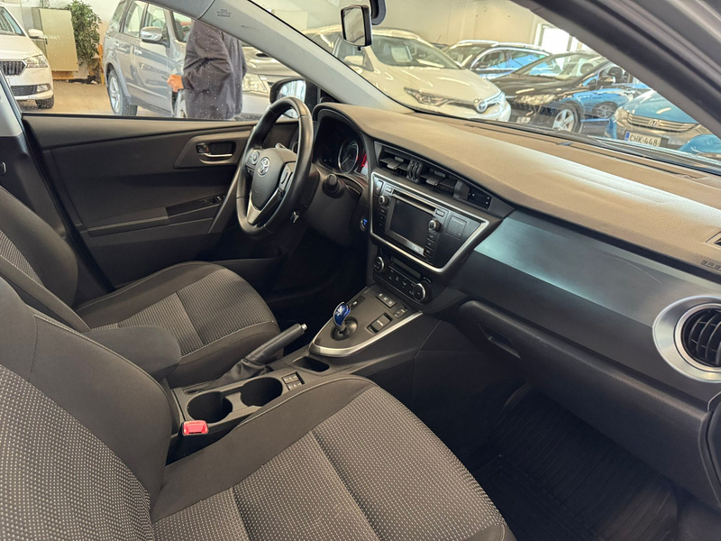 Toyota Auris vaihtoauto