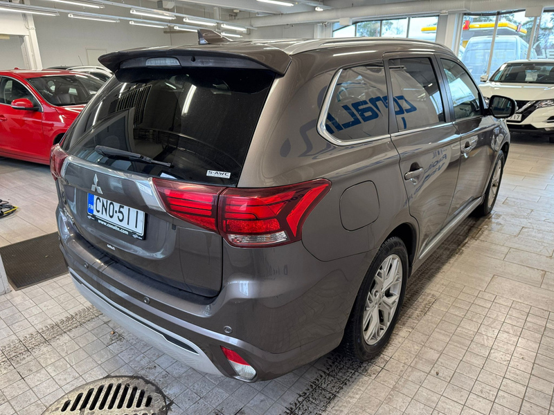 Mitsubishi Outlander PHEV vaihtoauto