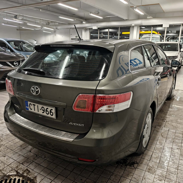 Toyota Avensis vaihtoauto