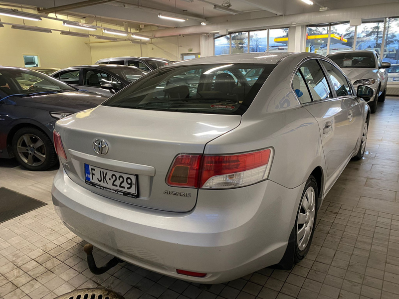 Toyota Avensis vaihtoauto