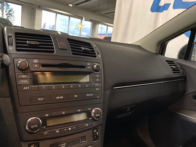 Toyota Avensis vaihtoauto