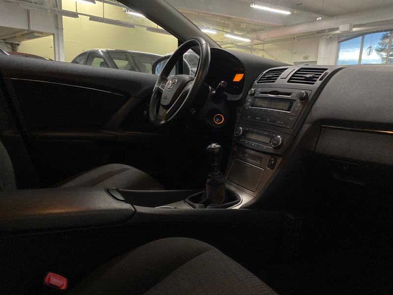 Toyota Avensis vaihtoauto