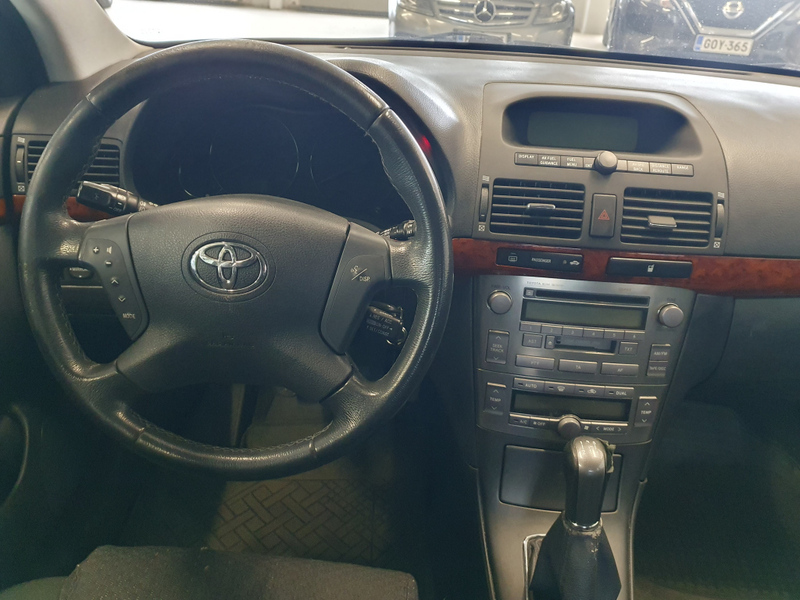 Toyota Avensis vaihtoauto