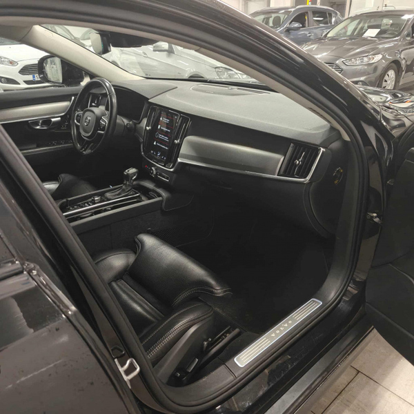 Volvo V90 Cross Country vaihtoauto