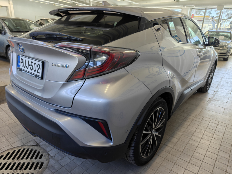 Toyota C-HR vaihtoauto