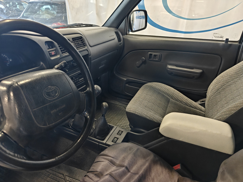 Toyota Hilux vaihtoauto