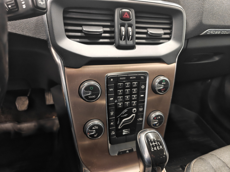 Volvo V40 Cross Country vaihtoauto