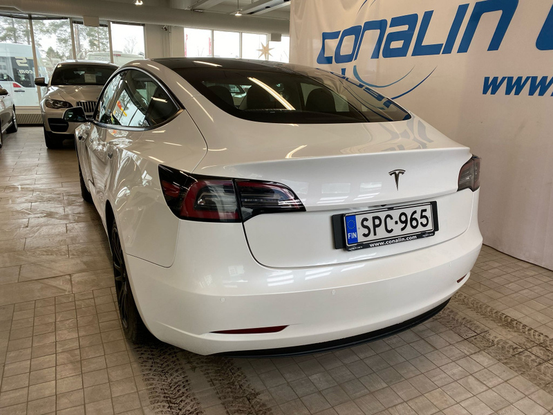 Tesla Model 3 vaihtoauto