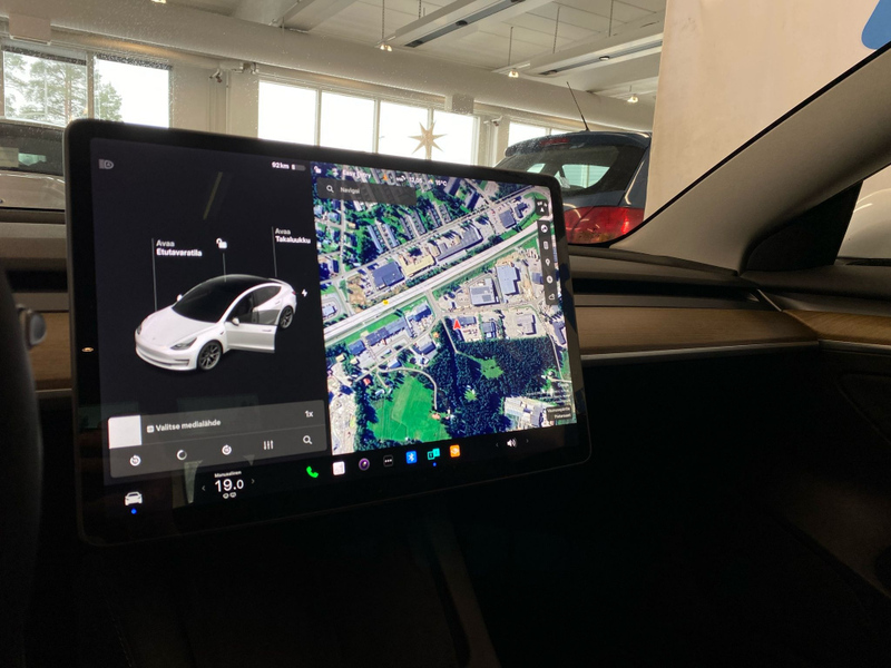 Tesla Model 3 vaihtoauto