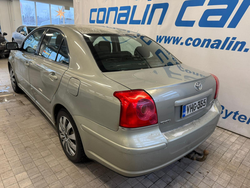 Toyota Avensis vaihtoauto