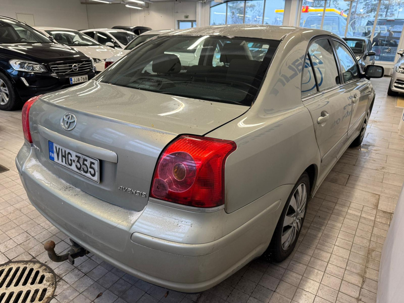 Toyota Avensis vaihtoauto