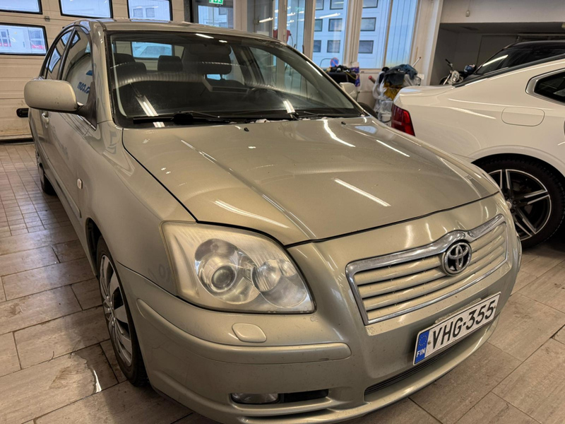 Toyota Avensis vaihtoauto