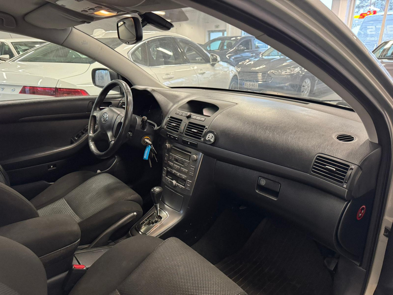 Toyota Avensis vaihtoauto