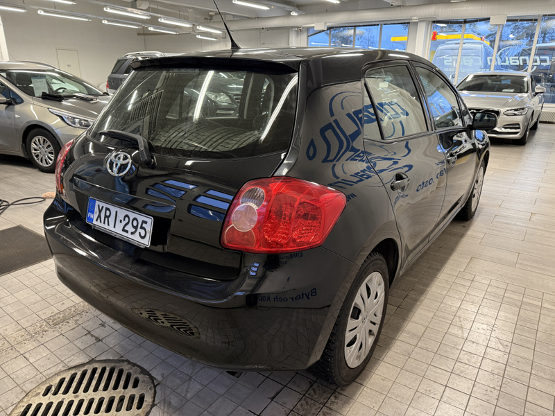 Toyota Auris vaihtoauto