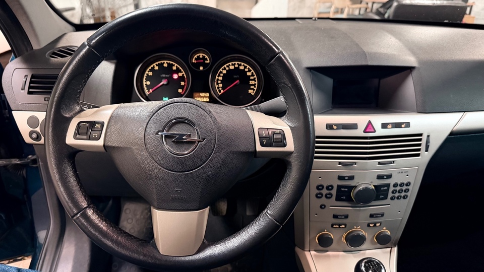 Opel Astra vaihtoauto