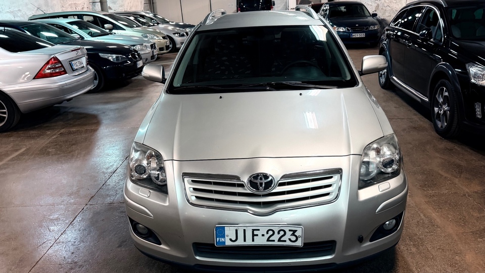 Toyota Avensis vaihtoauto