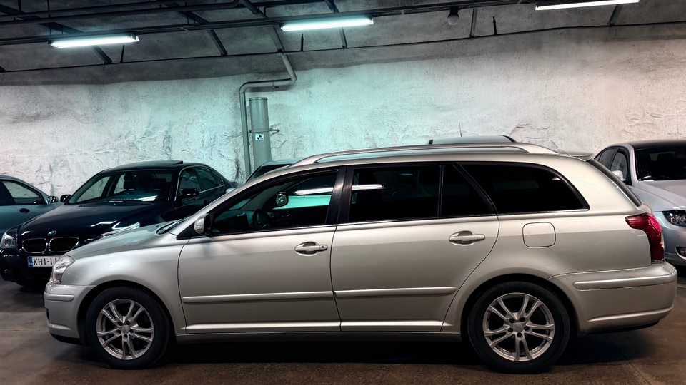 Toyota Avensis vaihtoauto