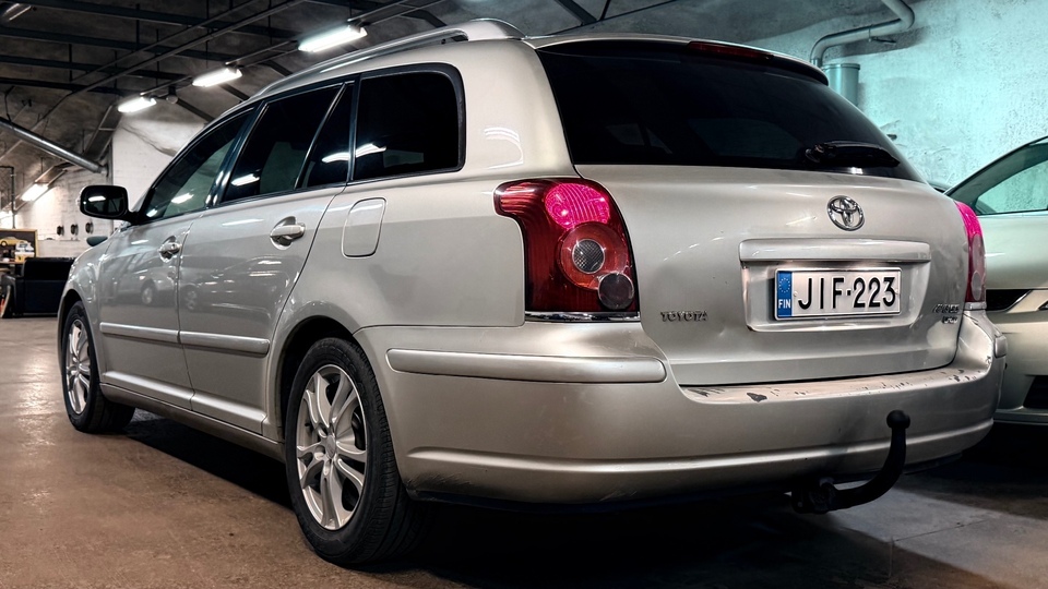 Toyota Avensis vaihtoauto