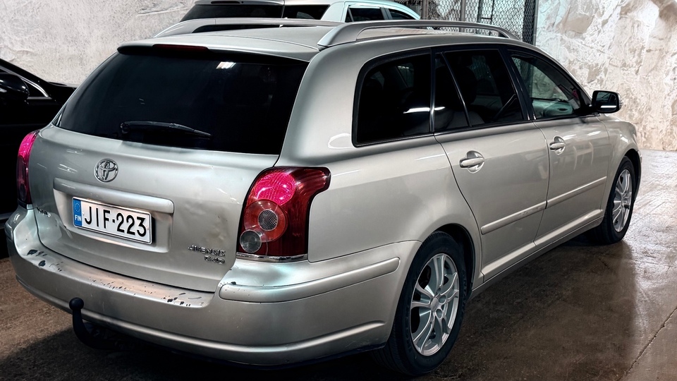 Toyota Avensis vaihtoauto