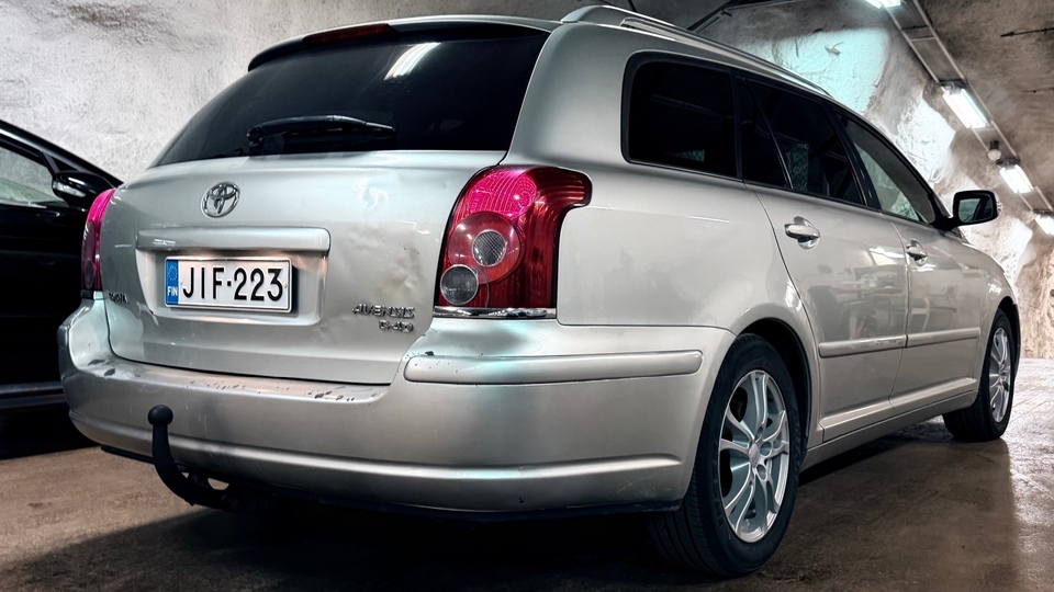 Toyota Avensis vaihtoauto