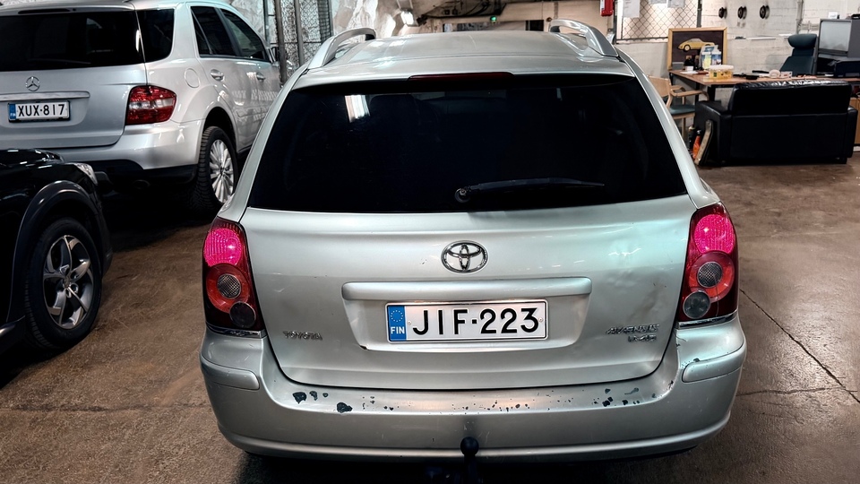 Toyota Avensis vaihtoauto
