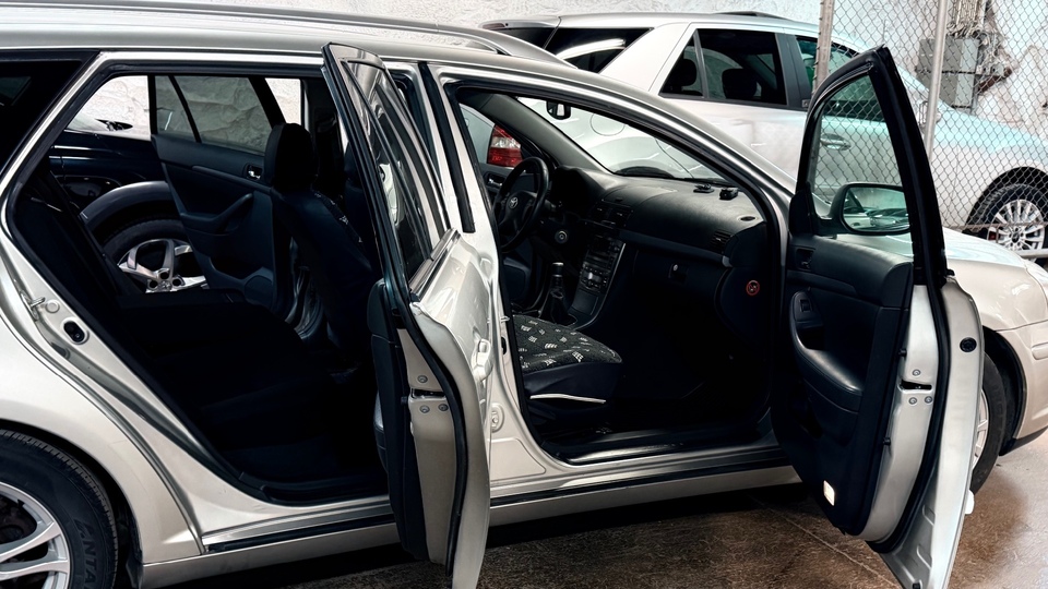 Toyota Avensis vaihtoauto