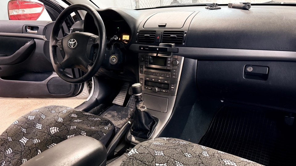 Toyota Avensis vaihtoauto