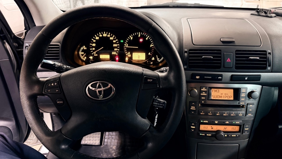 Toyota Avensis vaihtoauto