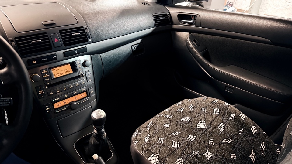 Toyota Avensis vaihtoauto